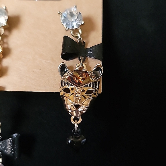 Vintage BETSEY JOHNSON Hollywood Glam Collection Tiger Head Heart Earrings. - Picture 6 of 7